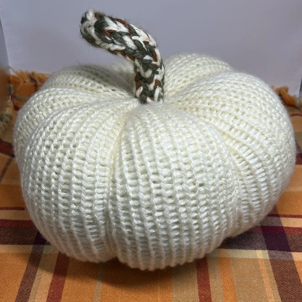 Knit Cream Pumpkin Decor